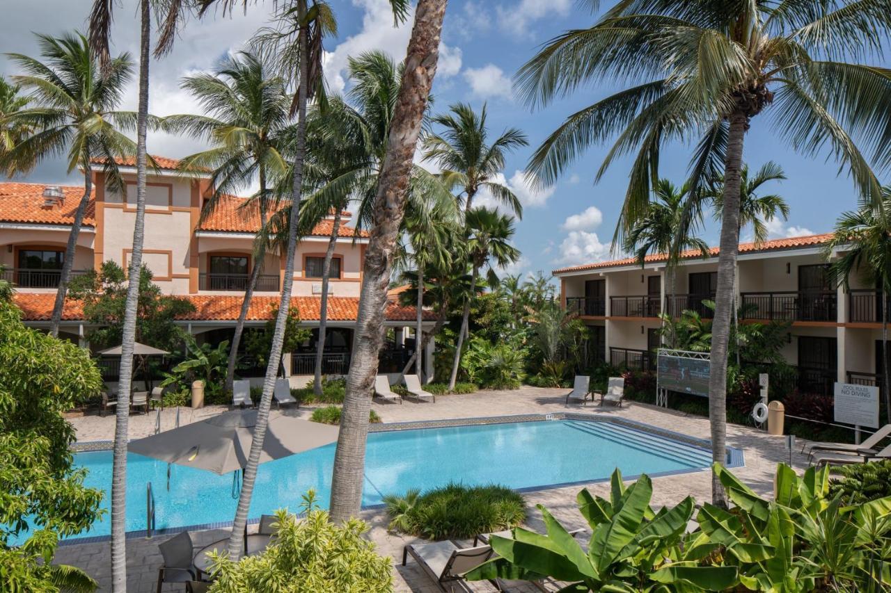 Courtyard By Marriott Key West Waterfront Hotel Exterior foto